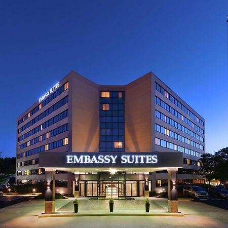 Embassy Suites Тайсънс Корнър Екстериор снимка