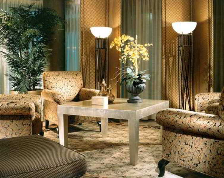 Embassy Suites Тайсънс Корнър Стая снимка